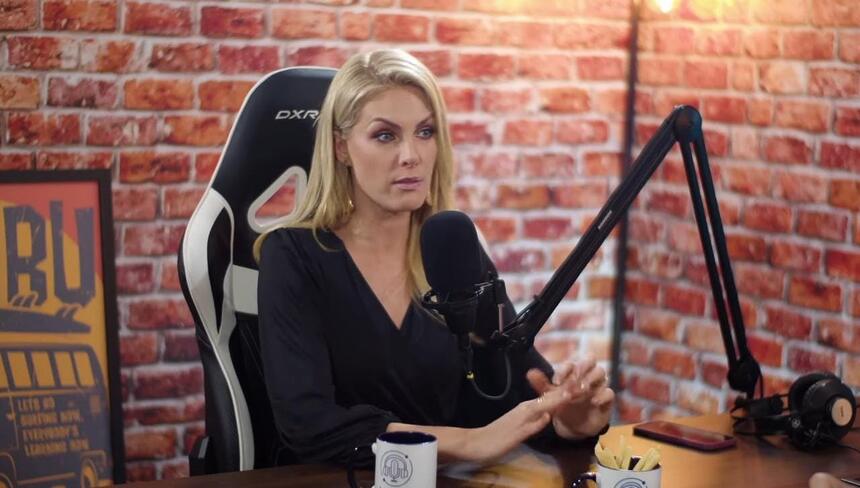 Ana Hickmann durante entrevista ao Link Podcast