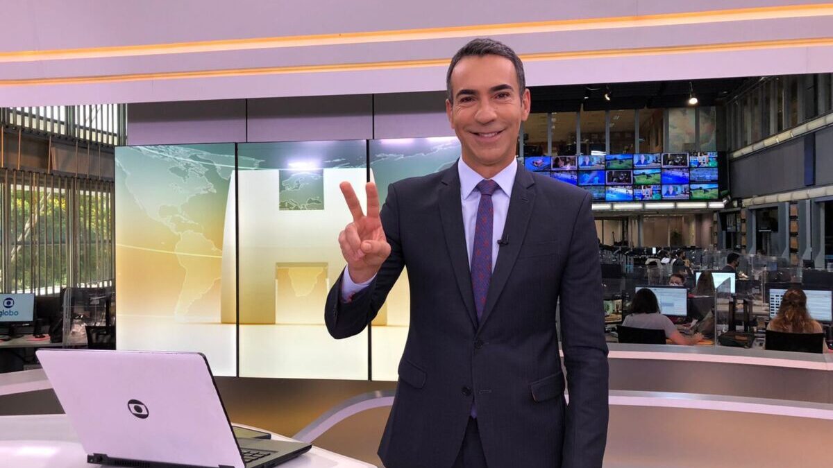 Cesar Tralli nos estúdios do Jornal Hoje