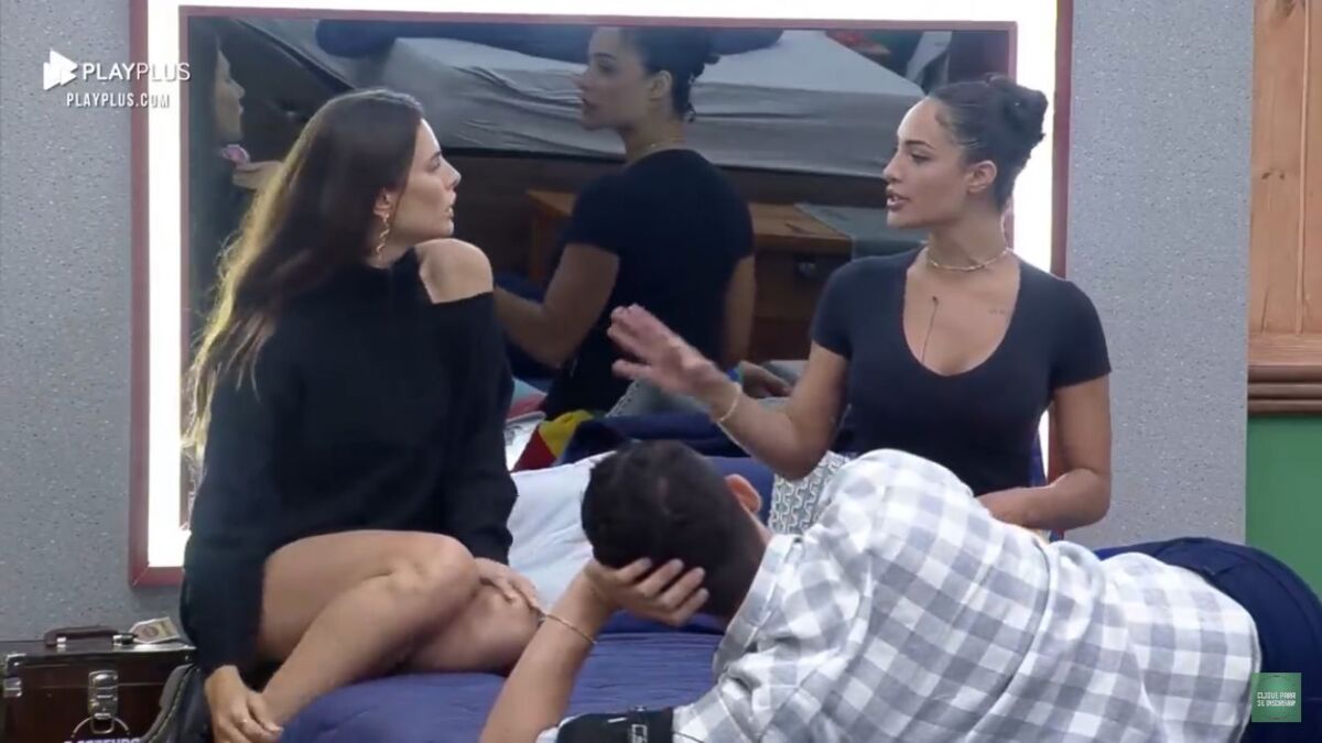 O clima entre as amigas, Dayane e Aline não é dos melhores dentro de A Fazenda 13. A modelo acusou a ex-panicat por querer ser amiga de todos da casa. "Amiga do povo".