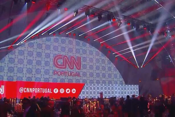 Palco da festa de lançamento da CNN Portugal no Mosteiro dos Jerónimos