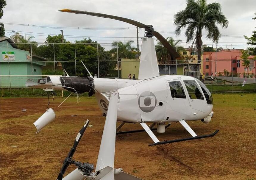 Helicóptero da Globo Minas com a asa quebrada após pouco forçado