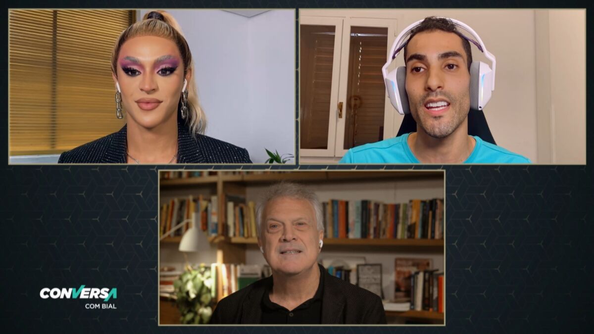 Pabllo Vittar e Douglas Souza, junto com Pedro Bial, durante entrevista por videoconferencia para o Conversa com Bial