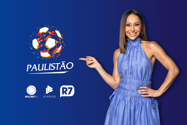 Sabrina Sato aponta para o logo do Paulistão. Abaixo os logos da Record TV, PlayPlus e R7