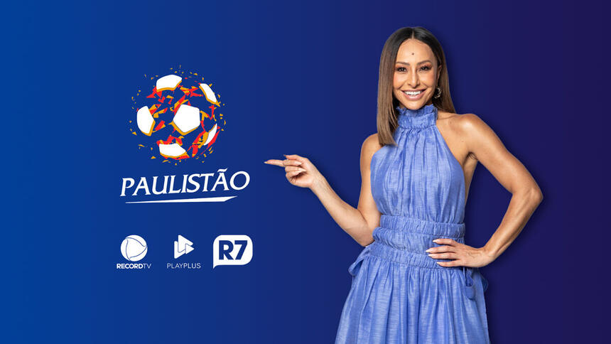 Sabrina Sato aponta para o logo do Paulistão. Abaixo os logos da Record TV, PlayPlus e R7