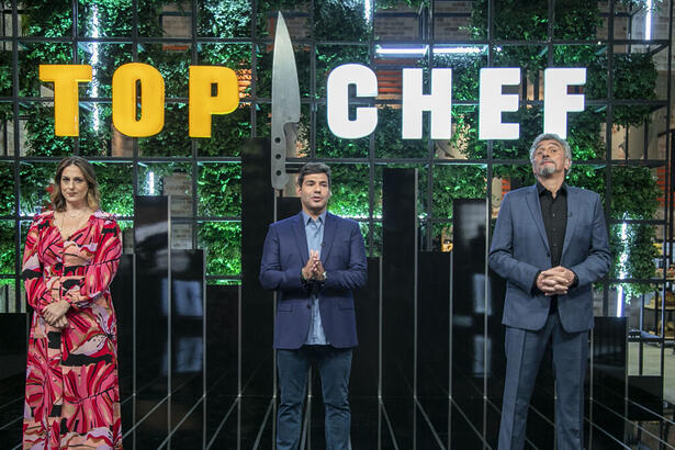 Felipe Bronze, Ailin Aleixo e Emmanuel Bassoleil nos estúdios do Top Chef Brasil