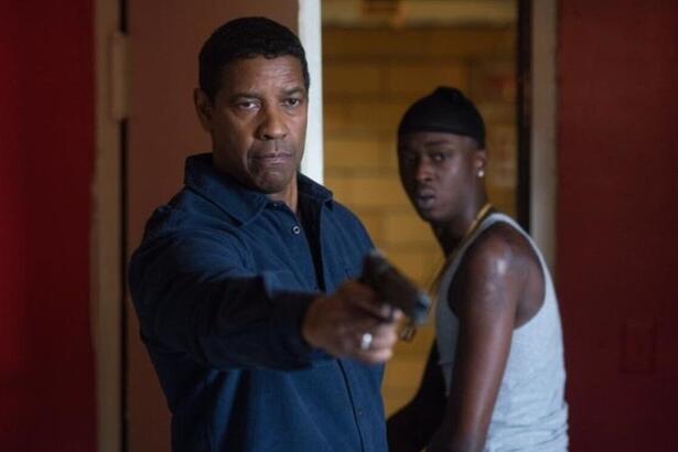 Denzel Washington em trecho do filme O Protetor