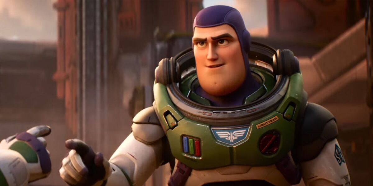 Buzz Lightyear em cena do filme ‘Lightyear’ da Pixar