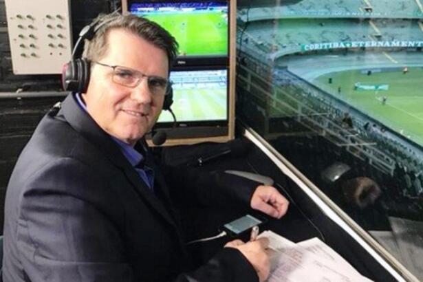 Linhares Jr nos bastidores de um transmissão esportiva do SporTV