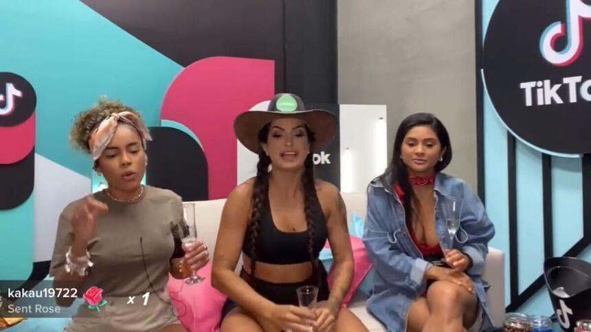 Marina durante live do fazendeiro de A Fazenda 13, afirmou que Dayane será seu alvo para a roça, a peoa, ainda, afirmou que a modelo é falsa.