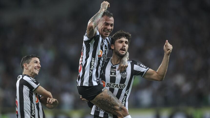 Jogadores do Atlético/MG comemorando gol na partida contra o Athletico PR pela final da Copa do Brasil de 2021