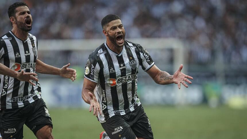 Jogador Hulk comemorando gol com a camisa do Atlético/MG