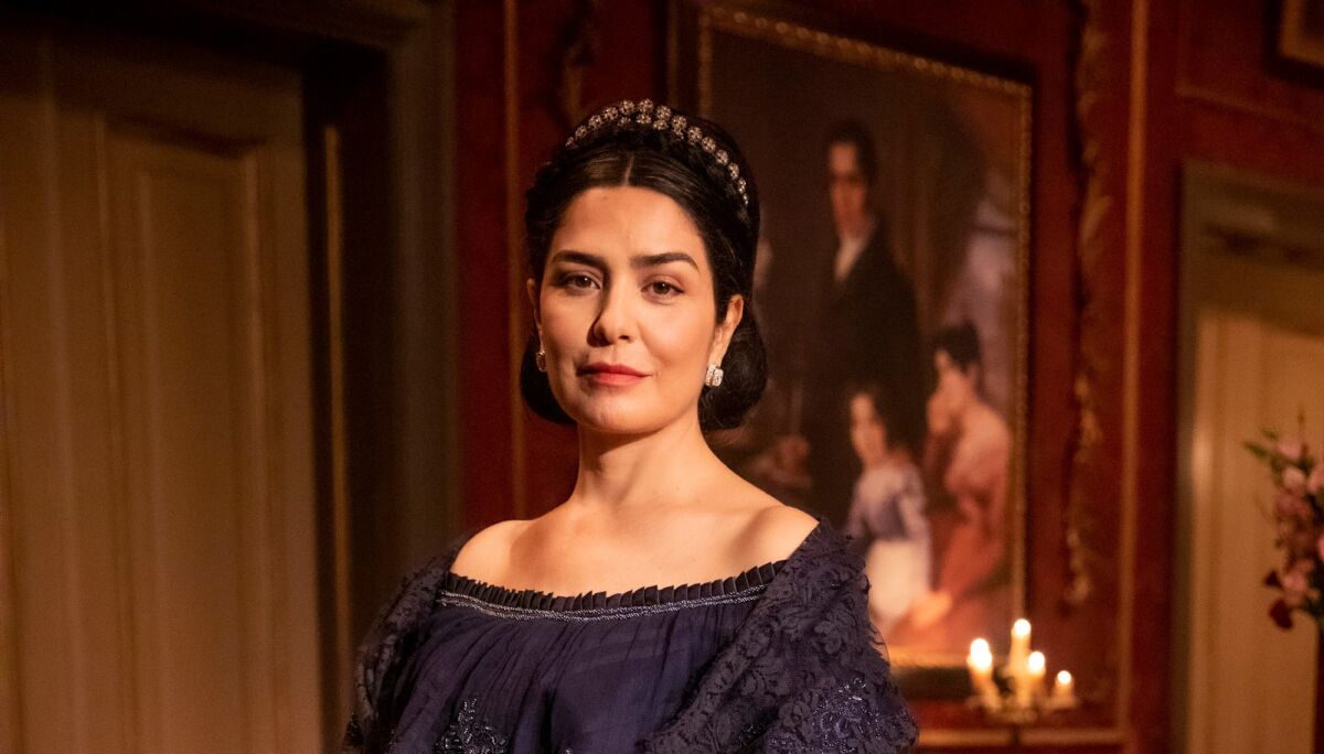Leticia Sabatella caracterizada como Teresa Cristina