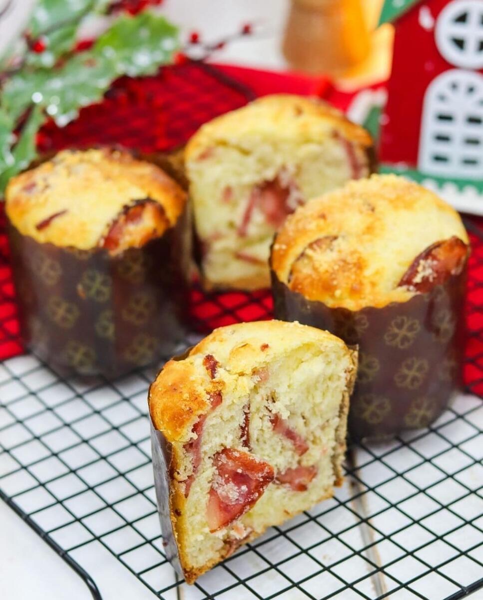 Panetone salgado em toalha quadriculada