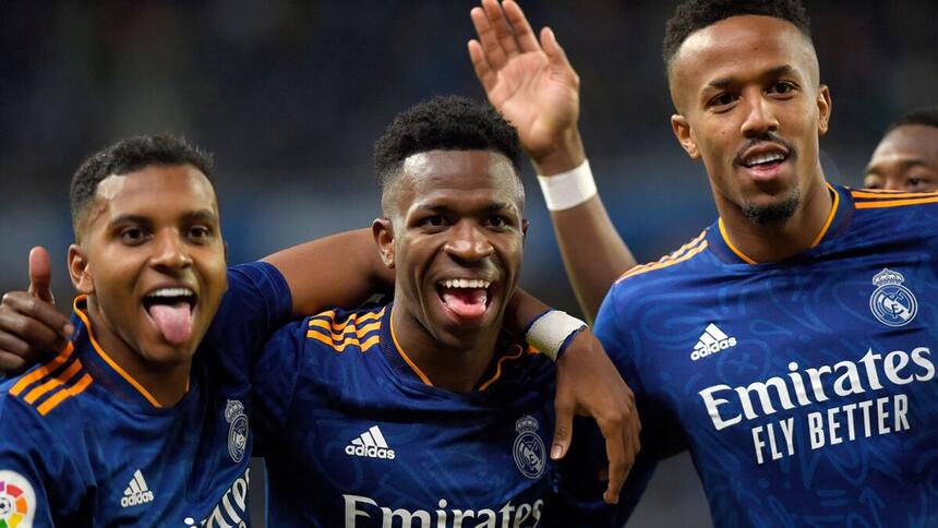 Jogadores brasileiros Rodrygo, Vinicius Jr e Militão com a camisa do Real Madrid