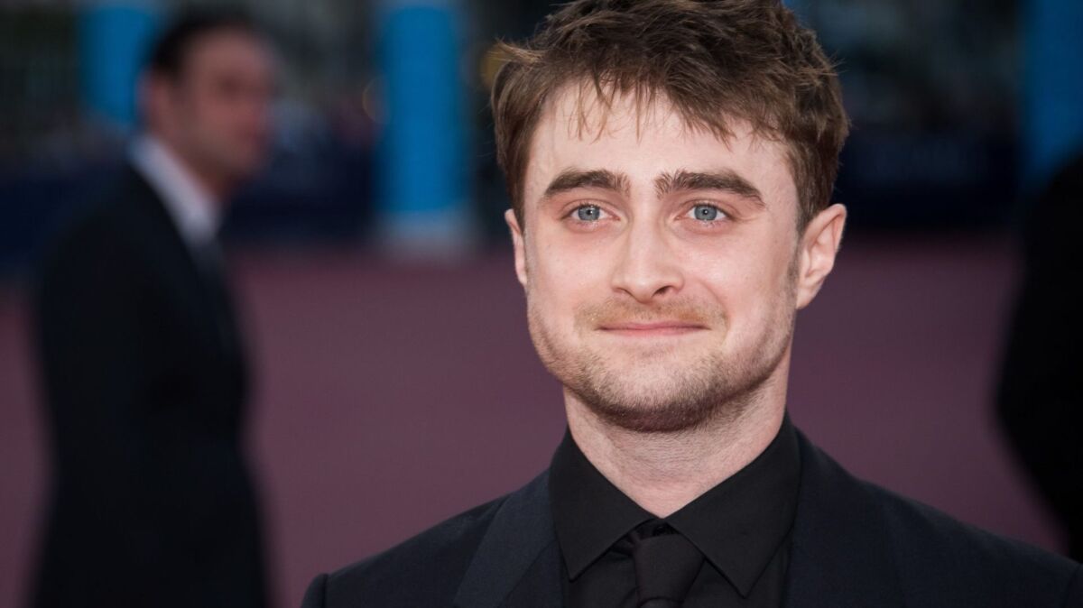 Daniel Radcliffe de terno e gravata