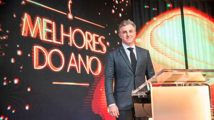 Luciano Huck no palco do Melhores do Ano