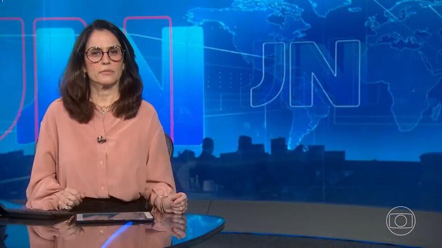 Ana Luiza Guimarães na bancada do Jornal Nacional