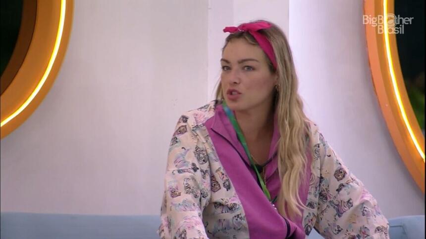 Bárbara na área externa do BBB 22