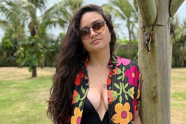 Cantora Luiza em foto de divulgação