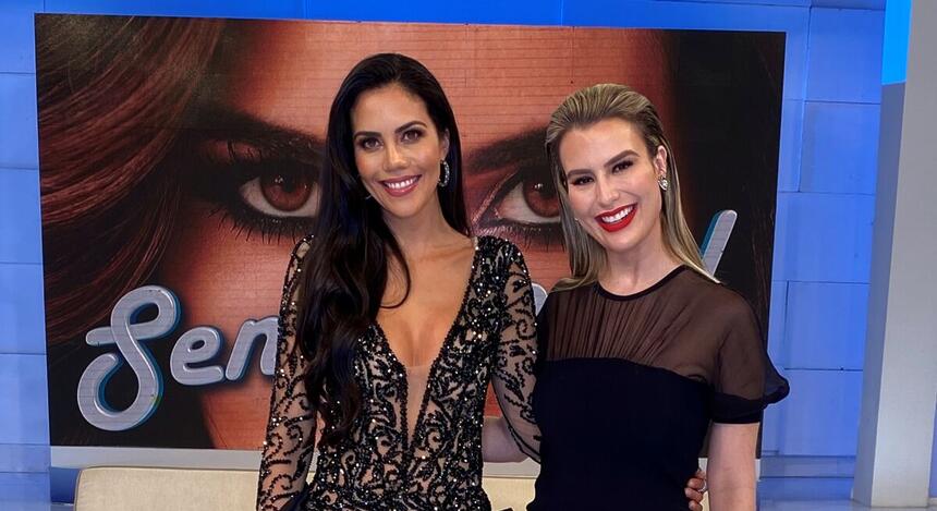 Fernanda Keulla e Daniela Albuquerque em foto posada nos estúdios do Sensaconal