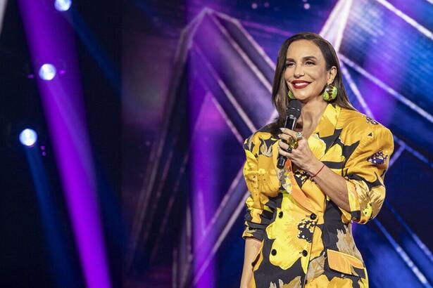 Ivete Sangalo no cenário da primeira temporada do The Masked Singer