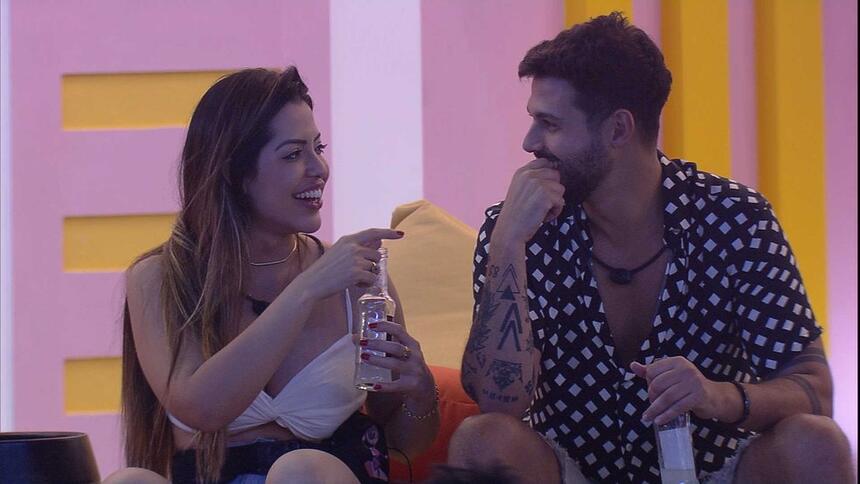 O nome de Naiara foi bastante comentado nessas primeiras horas do BBB 22. Rodrigo e Laís disseram não ter tido boa impressão da cantora. "Rancinho"