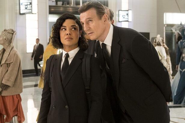 Tessa Thompson em trecho do filme MIB Homens de Preto Internacional