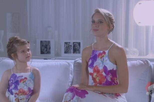 Nicole fica irrita com Dulce durante gravação de comercial na novela Carinha de Anjo