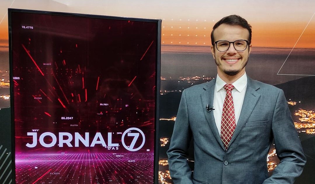 Rafael Silva nos estúdios do Jornal das 7, na TV Alterosa Sul