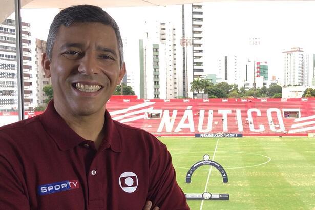 Rodrigo Raposo no estádio do Náutico, para a transmissão de uma partida, em Pernambuco