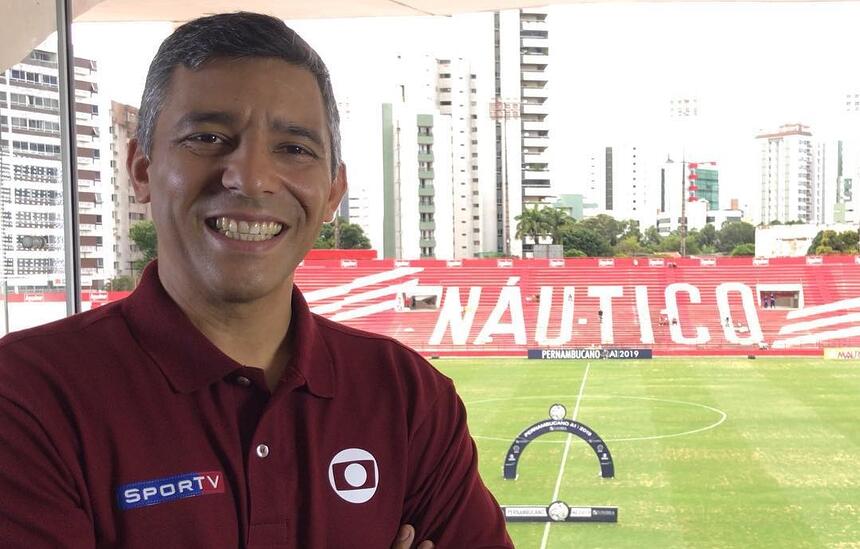 Rodrigo Raposo no estádio do Náutico, para a transmissão de uma partida, em Pernambuco