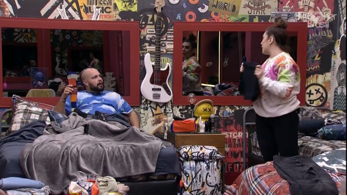 Naiara e Tiago no quarto grunge do BBB 22