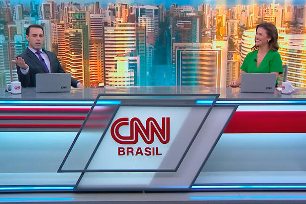 Rafael Colombo e Elisa Veeck na bancada do CNN Novo Dia