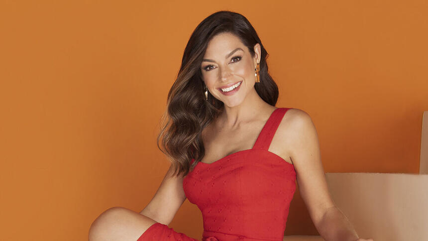 Thaís Fersoza de vestido vermelho