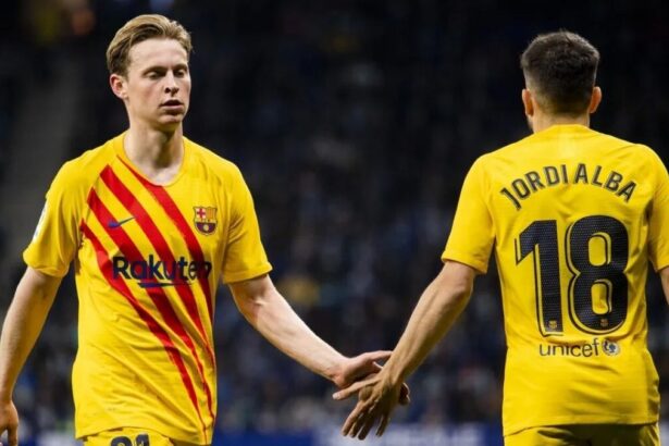 Jogadores do Barcelona em campo, em partida pela Liga dos Campeões