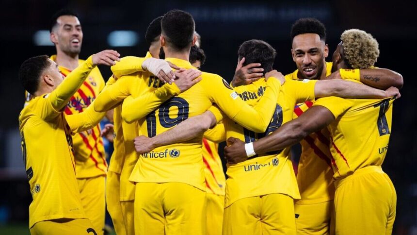 Jogadores do Barcelona comemorando a classificação do Barcelona na Liga Europa