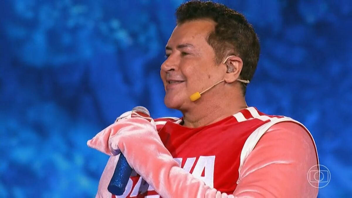 Beto Barbosa após ser desmascarado como Boto no The Masked Singer Brasil