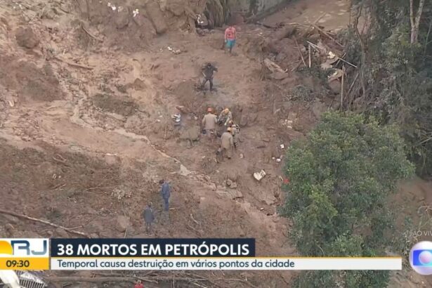 Trecho da edição extra do Bom Dia RJ, com imagens da tragédia em Petrópolis