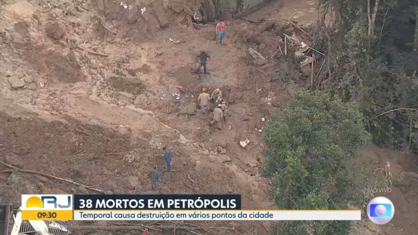 Trecho da edição extra do Bom Dia RJ, com imagens da tragédia em Petrópolis