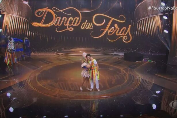 Dupla finaliza apresentação no centro do palco do Faustão na Band no quadro Dança das Feras