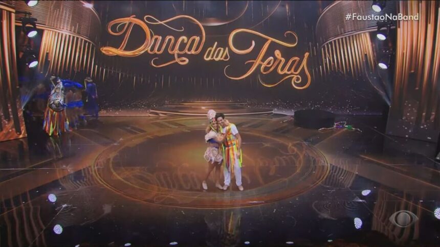 Dupla finaliza apresentação no centro do palco do Faustão na Band no quadro Dança das Feras