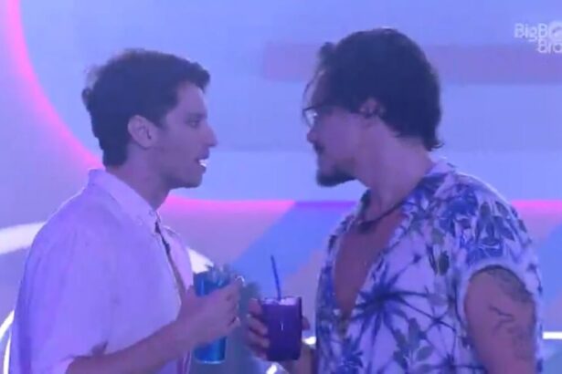 Eliezer e Lucas conversam na pista de dança do BBB 22.