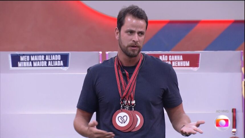 Gustavo com 5 medalhas no pescoço no Jogo da Discórdia