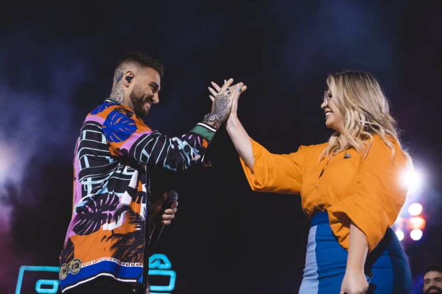 Lucas Lucco e Marília Mendonça no palco