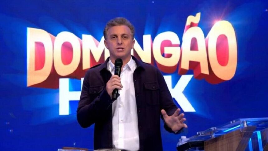 Luciano Huck nos estúdios do Domingão