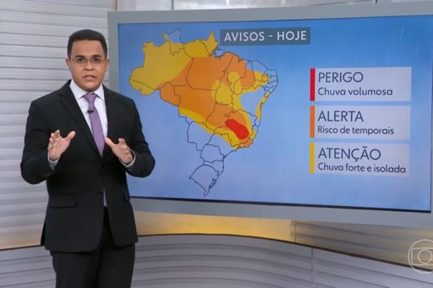 Marcelo Pereira nos estúdios da Previsão do Tempo na TV Globo, durante participação no Bom Dia Brasil