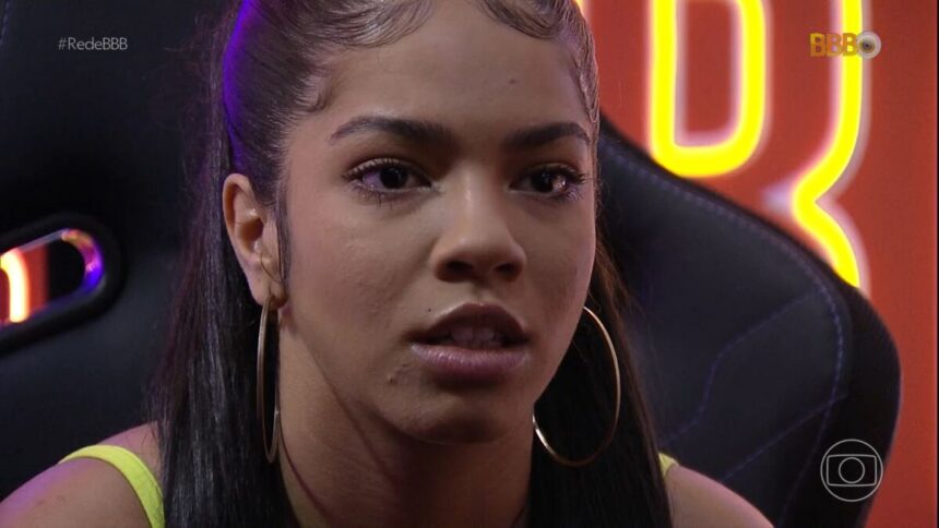 Maria no confessionário do BBB 22, recebendo a notícia de sua expulsão do reality