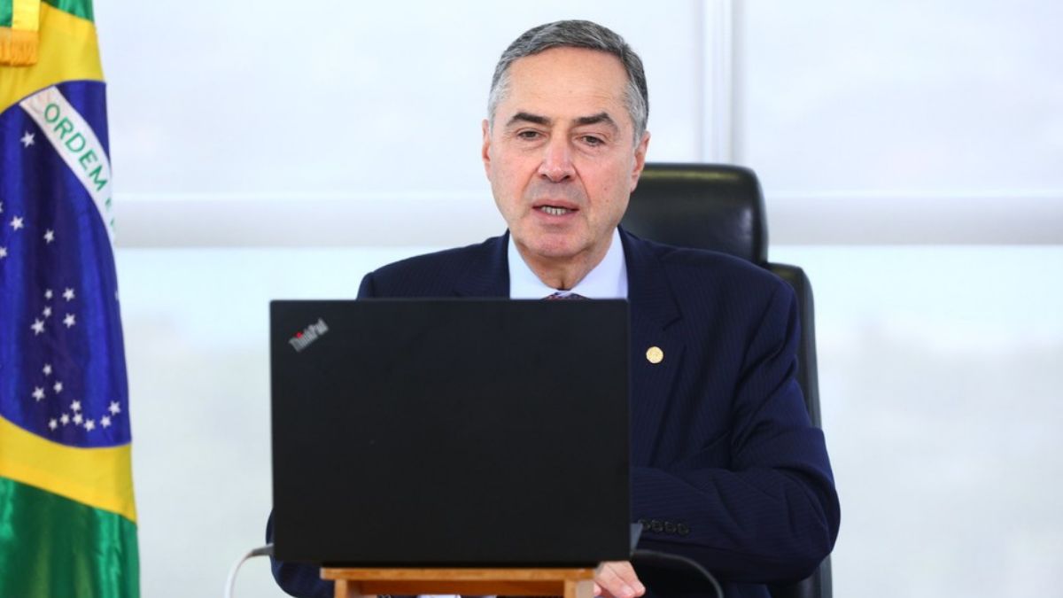 Ministro Luís Roberto Barroso durante sessão do TSE