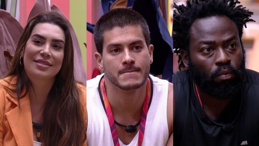 Naiara Azevedo sorrindo, Arthur Aguiar sério e Douglas Silva com semblante assustado após a formação do terceiro paredão do BBB 22