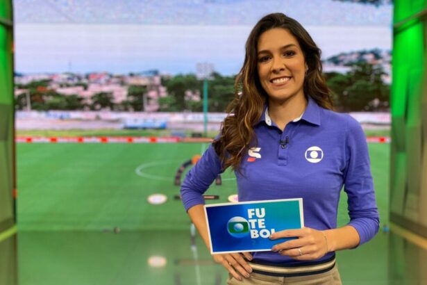 Renata Silveira nos estúdios de transmissão esportiva da TV Globo